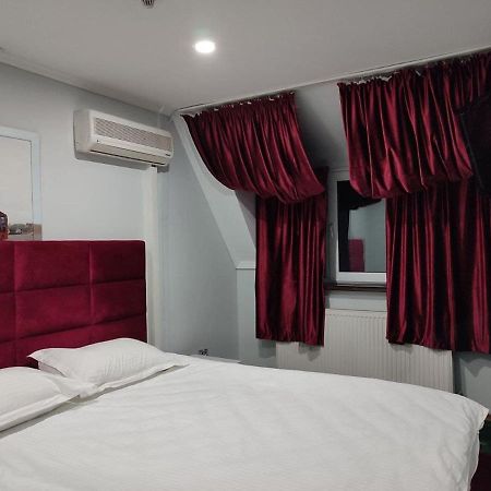 Leoton Chernivtsi Hotell Exteriör bild