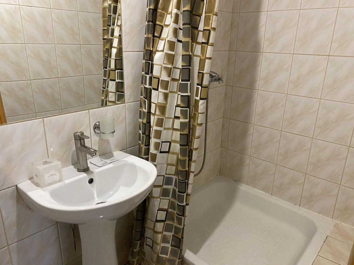Leoton Chernivtsi Hotell Exteriör bild