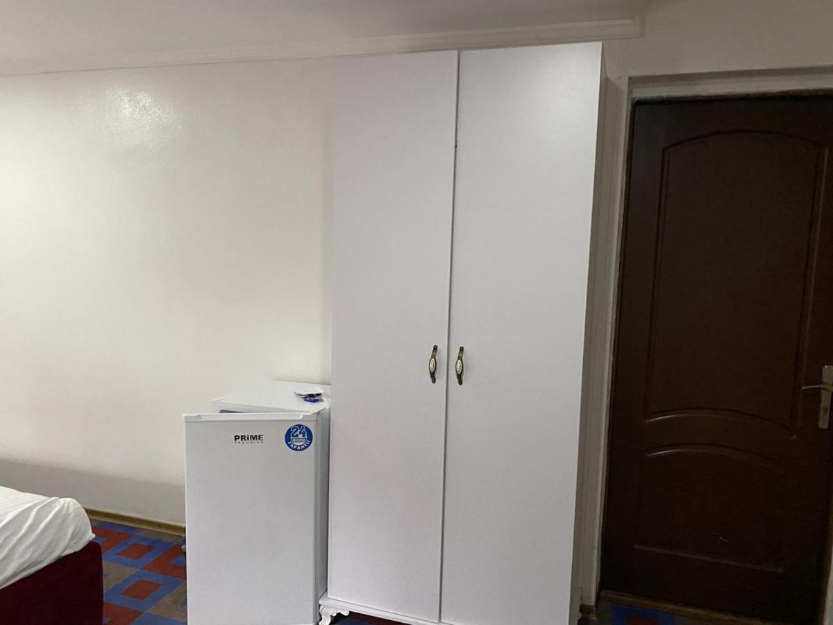 Leoton Chernivtsi Hotell Exteriör bild